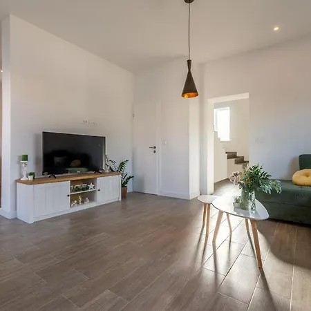 Private House Velebita * Ражанац