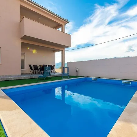 Private House Velebita ヴィラ