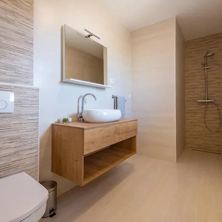 ヴィラ Private House Velebita Ražanac